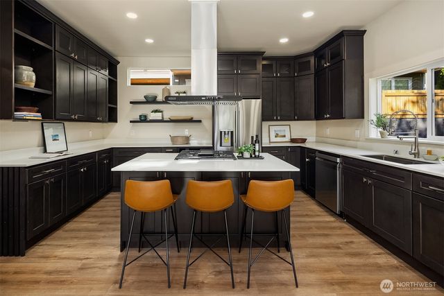 1307 W Boston Street, Seattle, WA 98119