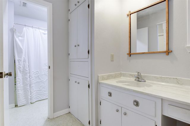 400 N Brazos ST, Granger, TX 76530