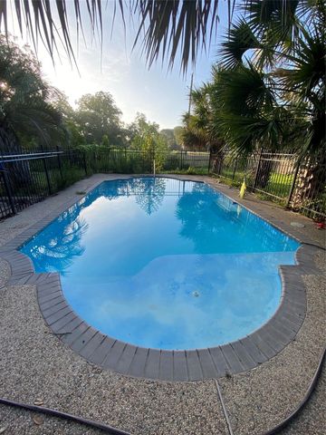406 Hidden Creek Circle, Sealy, TX 77474