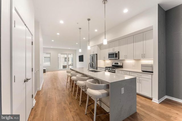 3208 PARKVIEW WALK, Philadelphia, PA 19125