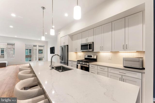 3208 PARKVIEW WALK, Philadelphia, PA 19125