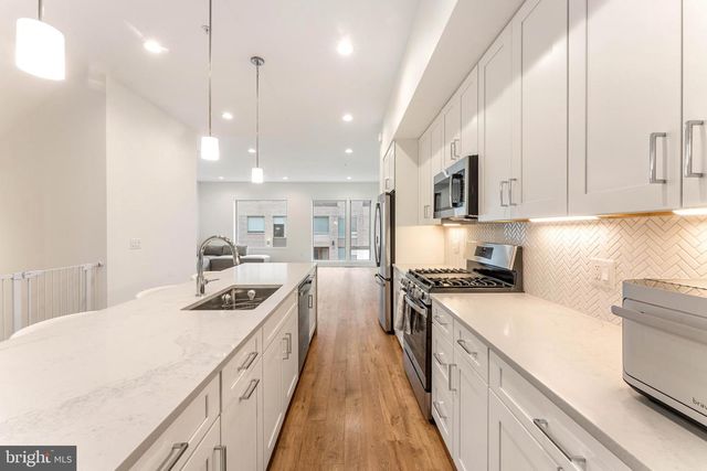 3208 PARKVIEW WALK, Philadelphia, PA 19125