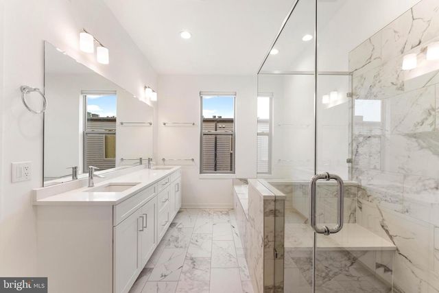 3208 PARKVIEW WALK, Philadelphia, PA 19125