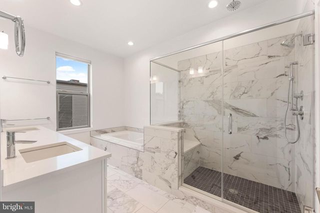 3208 PARKVIEW WALK, Philadelphia, PA 19125