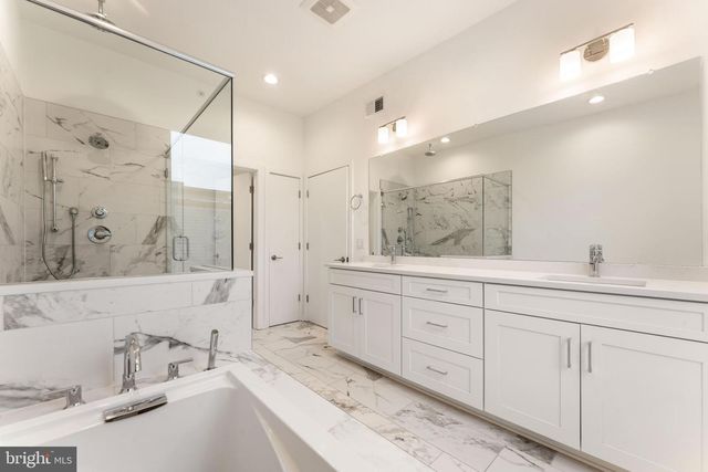 3208 PARKVIEW WALK, Philadelphia, PA 19125