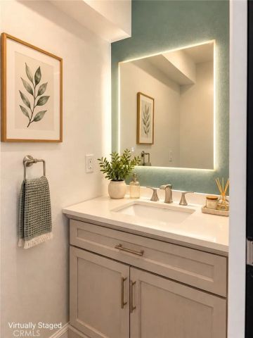 1750 E Ocean 403, Long Beach, CA 90802