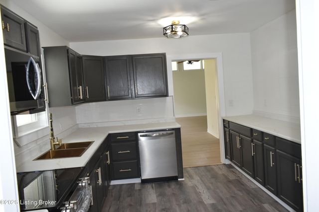 1107 Viewcrest Dr, Louisville, KY 40118