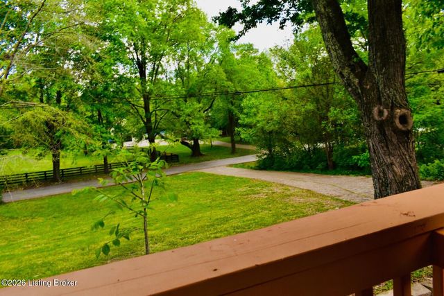 1107 Viewcrest Dr, Louisville, KY 40118
