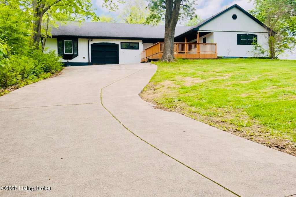 1107 Viewcrest Dr, Louisville, KY 40118