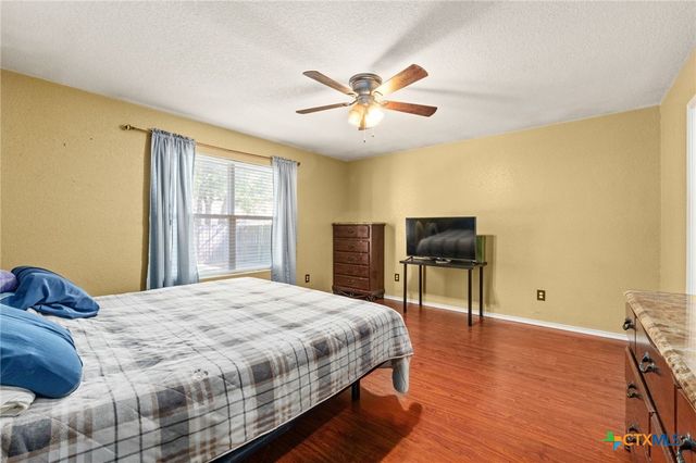 1009 E Ave S, Belton, TX 76513