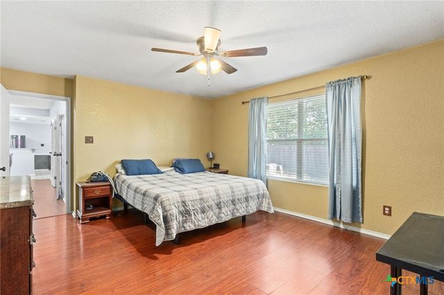 1009 E Ave S, Belton, TX 76513