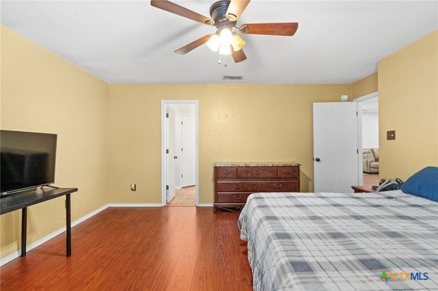 1009 E Ave S, Belton, TX 76513