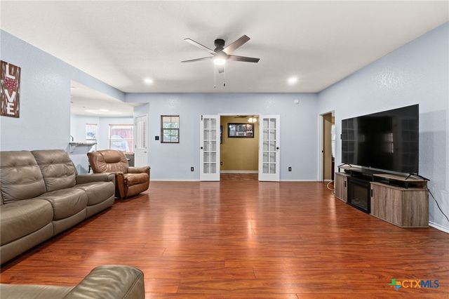 1009 E Ave S, Belton, TX 76513