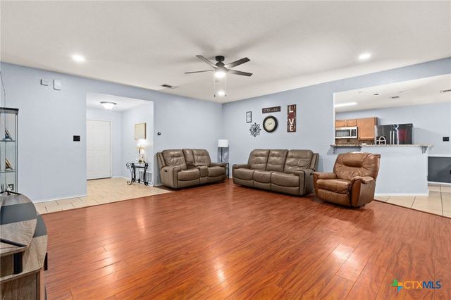 1009 E Ave S, Belton, TX 76513