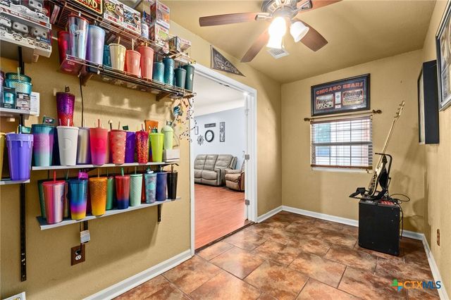 1009 E Ave S, Belton, TX 76513