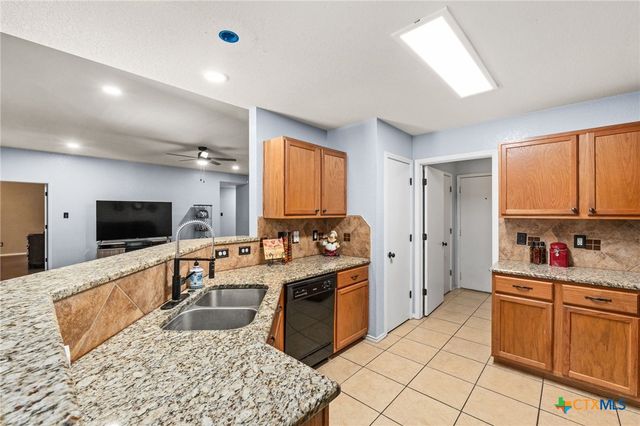 1009 E Ave S, Belton, TX 76513