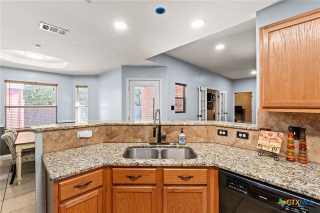 1009 E Ave S, Belton, TX 76513