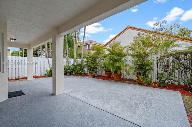 332 Bridgeton Rd, Weston, FL 33326