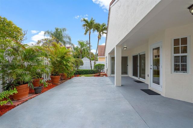 332 Bridgeton Rd, Weston, FL 33326