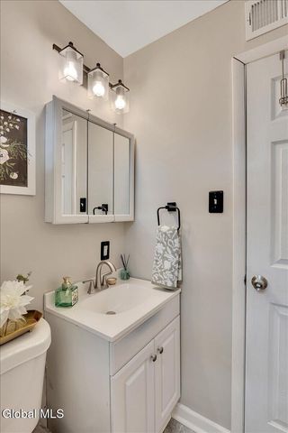 21 Jase Court, Albany, NY 12208