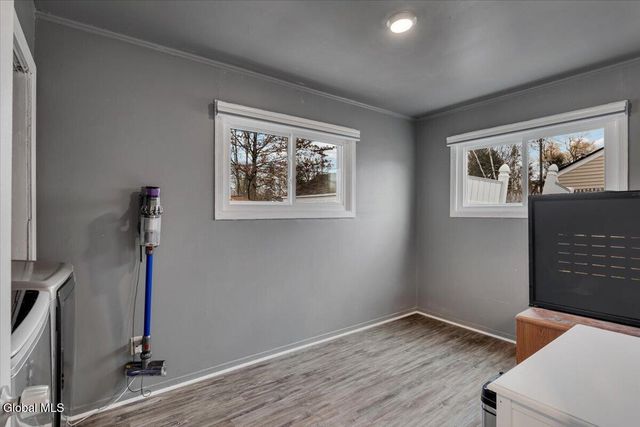 21 Jase Court, Albany, NY 12208