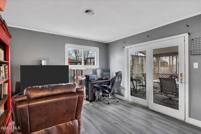 21 Jase Court, Albany, NY 12208