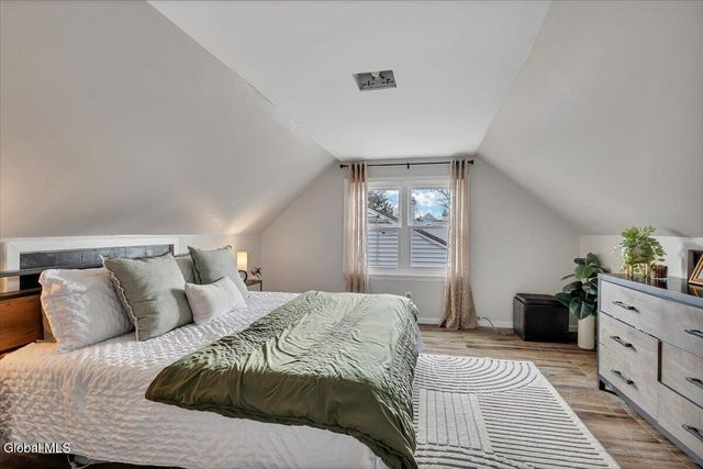 21 Jase Court, Albany, NY 12208