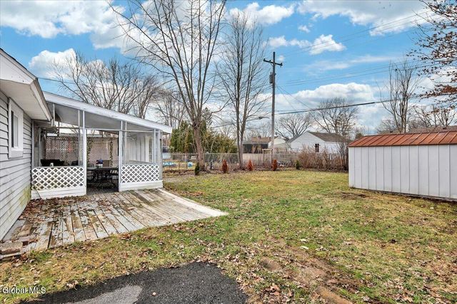 21 Jase Court, Albany, NY 12208