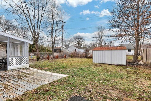 21 Jase Court, Albany, NY 12208