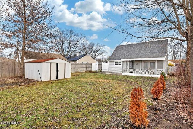 21 Jase Court, Albany, NY 12208