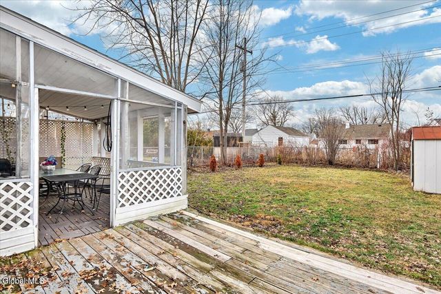 21 Jase Court, Albany, NY 12208