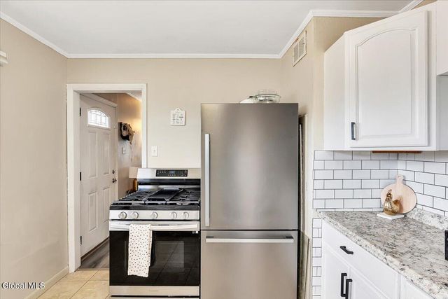 21 Jase Court, Albany, NY 12208