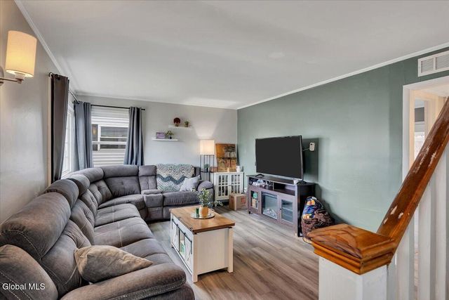 21 Jase Court, Albany, NY 12208