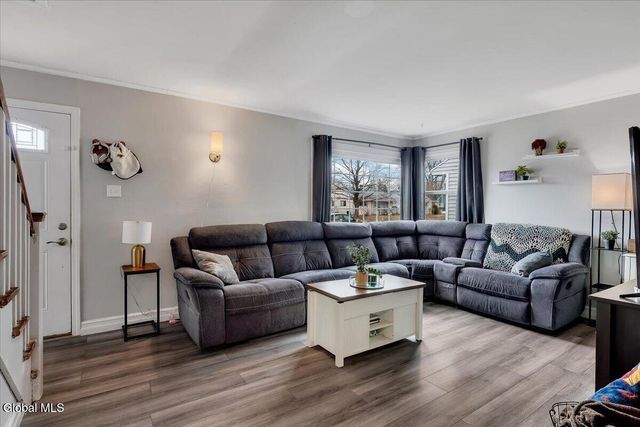 21 Jase Court, Albany, NY 12208