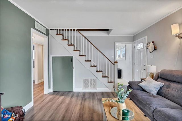 21 Jase Court, Albany, NY 12208