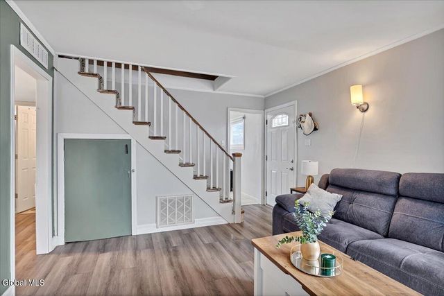 21 Jase Court, Albany, NY 12208