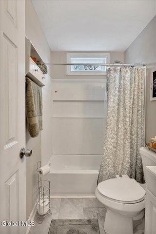 21 Jase Court, Albany, NY 12208