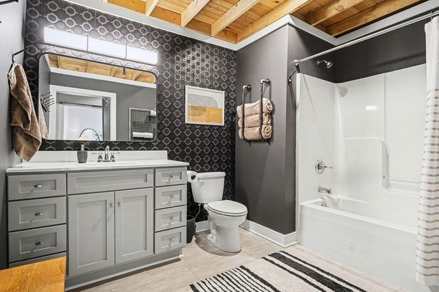 525 Superior Street 202, South Haven City, MI 49090