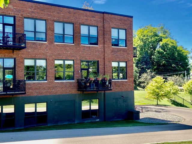 525 Superior Street 202, South Haven City, MI 49090