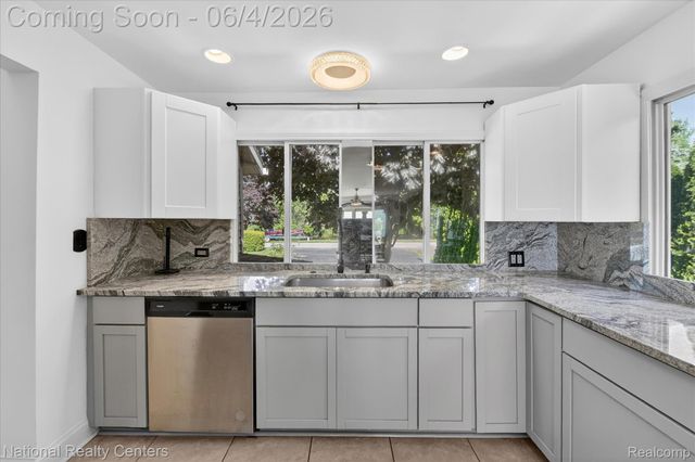 3946 Lakeshore Drive, Frenchtown Township, MI 48166