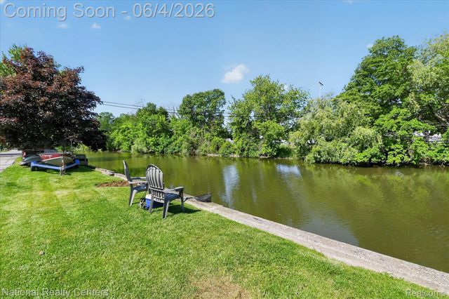 3946 Lakeshore Drive, Frenchtown Township, MI 48166