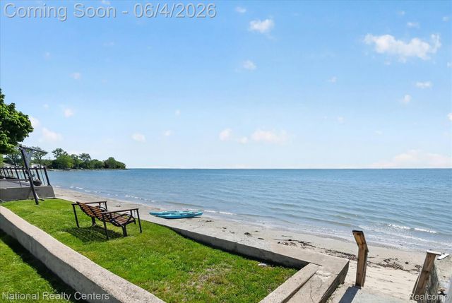 3946 Lakeshore Drive, Frenchtown Township, MI 48166