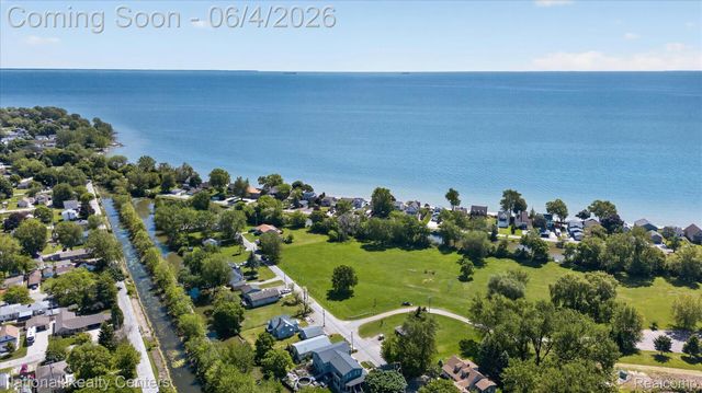 3946 Lakeshore Drive, Frenchtown Township, MI 48166