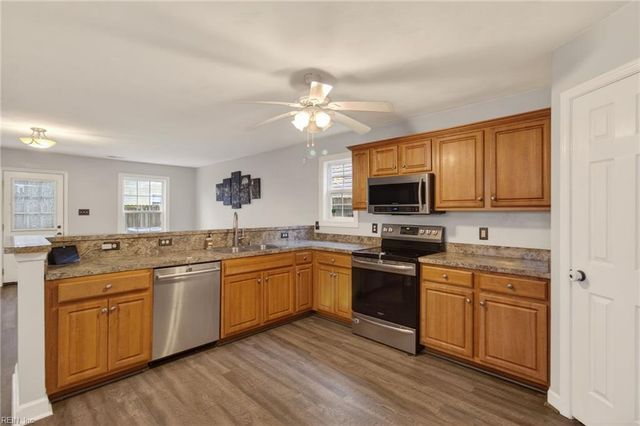 2113 Sparrow RD, Chesapeake, VA 23320