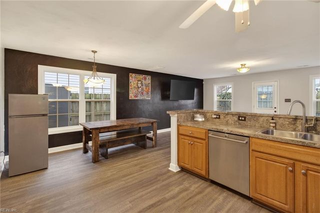 2113 Sparrow RD, Chesapeake, VA 23320