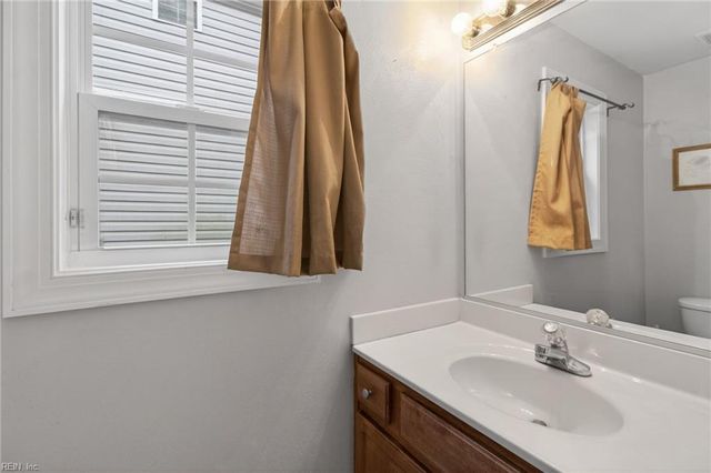 2113 Sparrow RD, Chesapeake, VA 23320