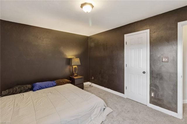 2113 Sparrow RD, Chesapeake, VA 23320