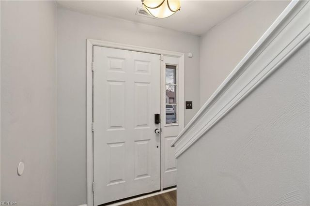 2113 Sparrow RD, Chesapeake, VA 23320