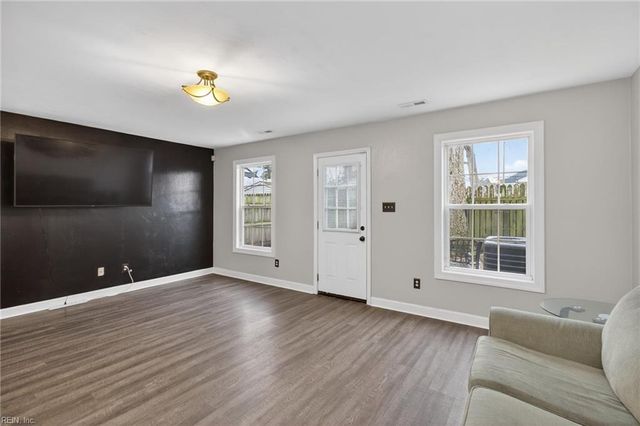 2113 Sparrow RD, Chesapeake, VA 23320