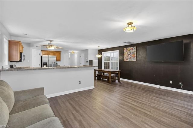 2113 Sparrow RD, Chesapeake, VA 23320